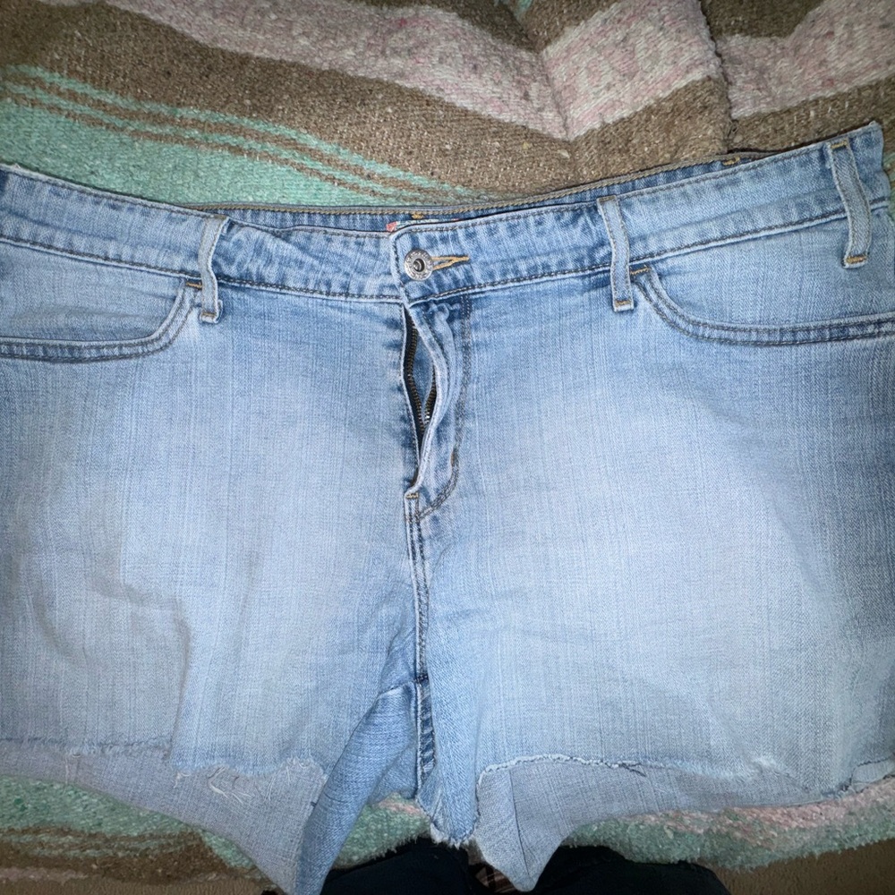 Levi’s Jean shorts 16